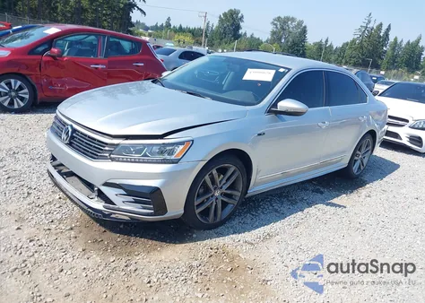 2017 Volkswagen Passat 1.8T R-Line из США, поврежденный, VIN 1VWDT7A31HC069071